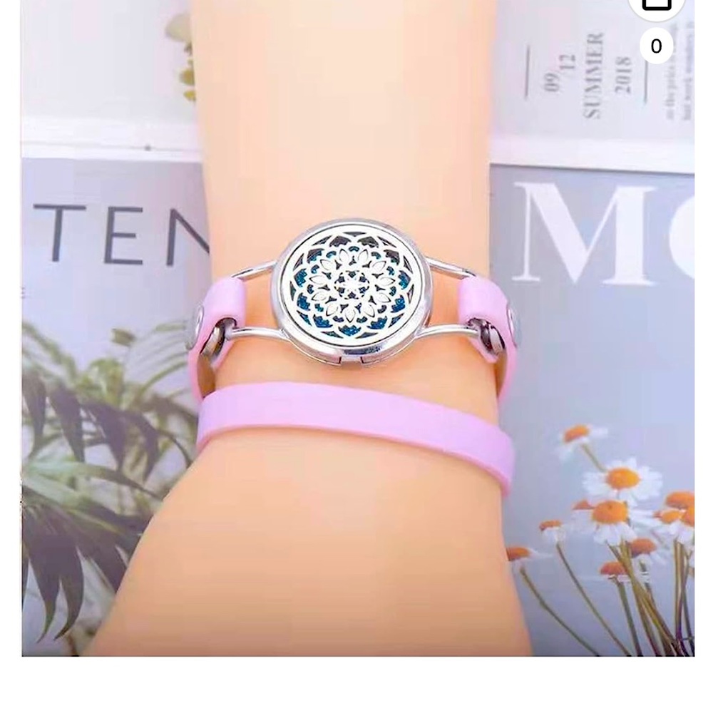 Black Essential Oil Leather Bracelet (w/ Pads)
